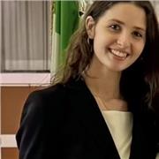 Laureata in Giurisprudenza con Lode, abilitata all’esercizio della professione forense, propone lezioni di diritto